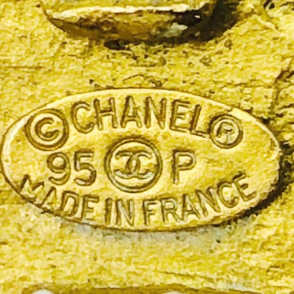 CHANEL CC Logos Round Clip-On Earrings Gold Tone 95P Auth w/Box p1113 - Picture 7 of 8